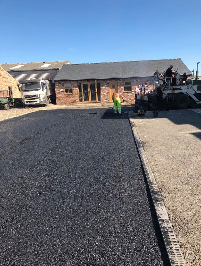 tarmacadam Scotland, laying tarmacadam with machine & paving crew